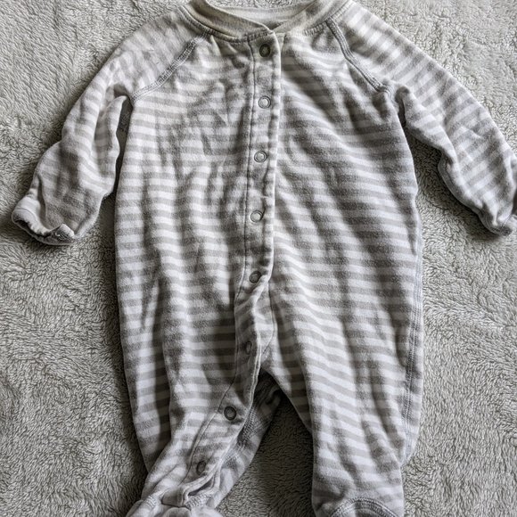 Bundle of Hanna Andersson Snap Sleepers, Striped and Kitten Print - Picture 3 of 5